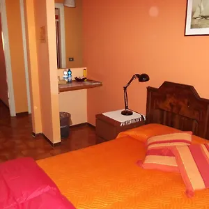 Orange House , Varenna Italia